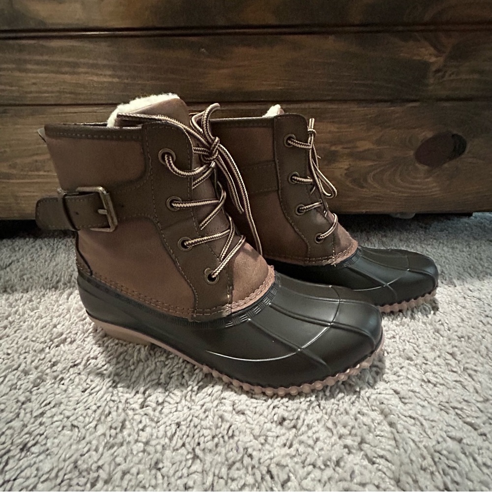 Madden Girl Duck toe boots - great condition! (8)